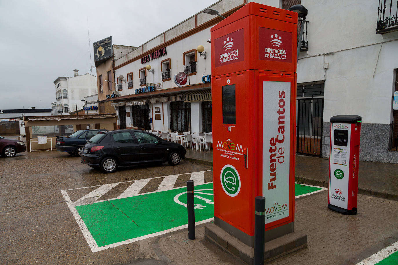 El punto de recarga para vehículos eléctricos de Fuente de Cantos entra en funcionamiento