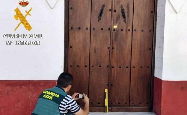 La Guardia Civil detiene en Fuente de Cantos a tres miembros de una familia por el robo de joyas y dinero en una vivienda del municipio
