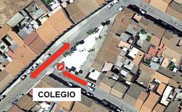 La Policía Local regula el tráfico en Gravina con calle Nueva en horario de entrada y salida de escolares