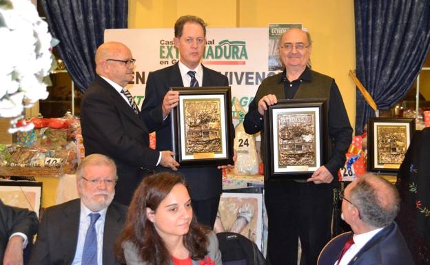 Manolo Romero y Damián Retamar, premiados por la Casa de Extremadura en Getafe
