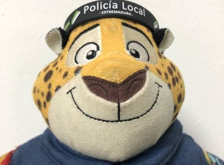 'Clawhauser' recauda 3.800 euros en Guareña para el cáncer infantil