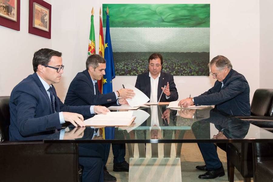 Se firma un convenio de colaboración para entenderse Guareña y Torrefresneda