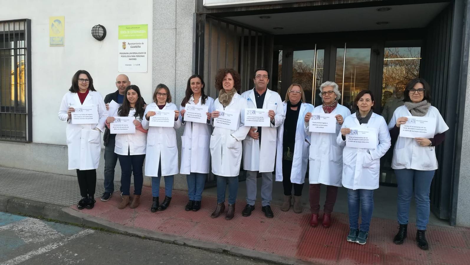 Profesionales del Centro de Salud secundan paros de 10 minutos reivindicando mejoras en la Sanidad pública