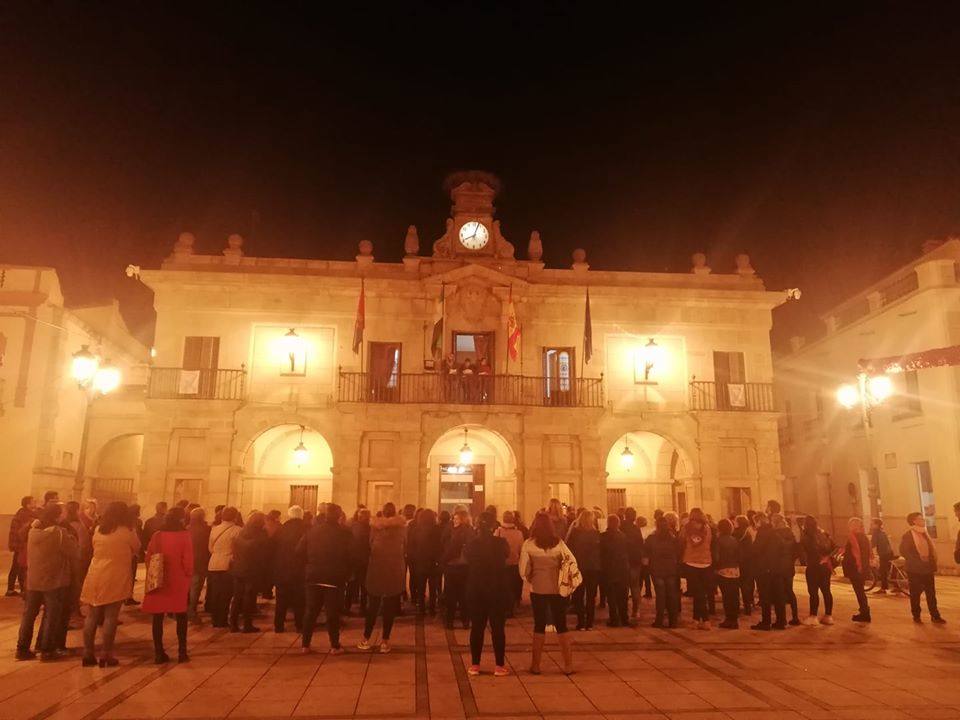 Mujeres de Guareña se manifiestan por el 'Día Internacional contra la Violencia hacia la Mujer'