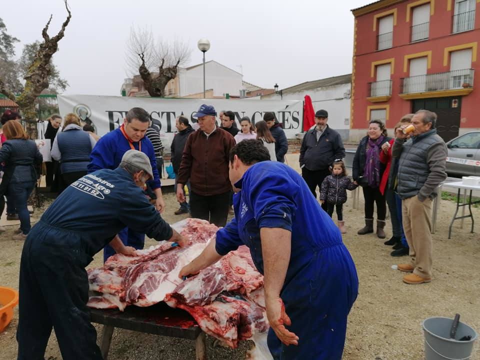 No más de seis personas y al aire libre para realizar matanzas domiciliarias