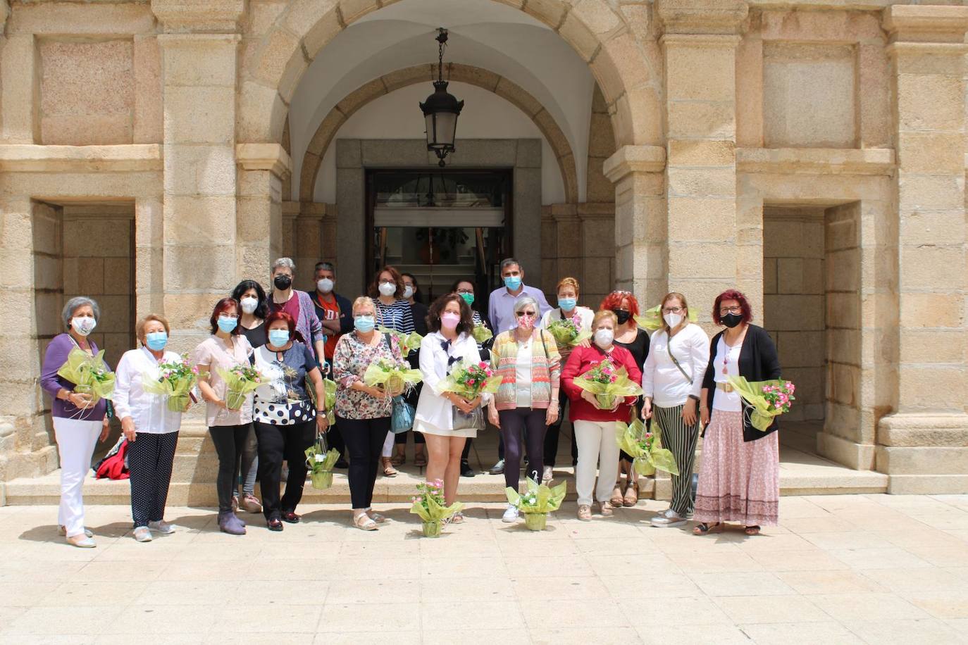 El ayuntamiento felicita a todas las mujeres de la localidad participantes en la película 'Destello Bravío'