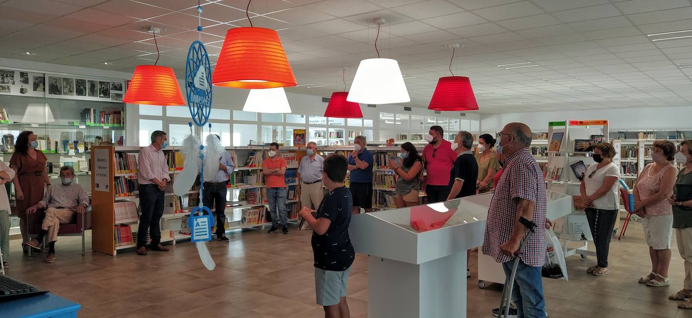 Inaugurada en la biblioteca municipal la exposición sobre 'El miajón de los castúos'