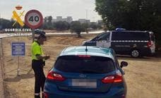 La Guardia Civil detiene un vehículo en el término de Guareña y el conductor sextuplica la tasa de alcohol
