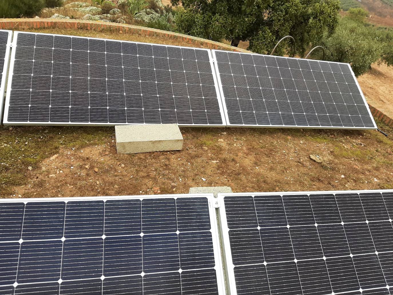 La vecina localidad de Cristina recibe paneles solares para mejorar el control y la calidad del agua potable