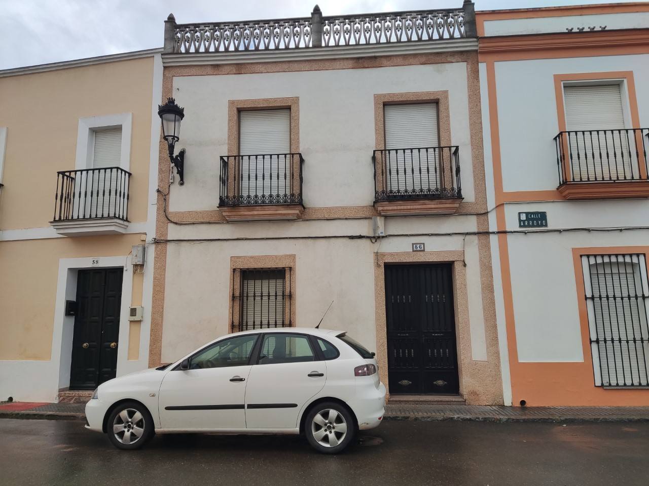 Casa de la calle Arroyo, número 56, adquirida por el Ayuntamiento para acceso con la calle Hernán Cortés./PF