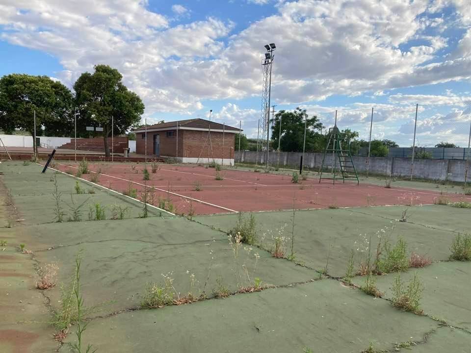El PP denuncia el abandono de las instalaciones del polideportivo municipal