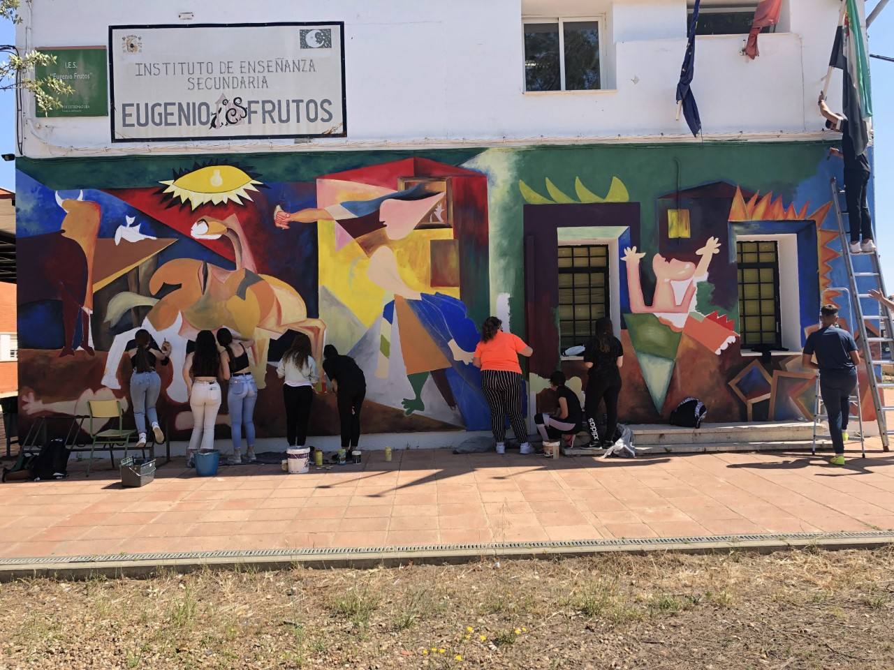 'GuerniColor' inspirado en la técnica de Picasso pintado por estudiantes del IES Eugenio Frutos