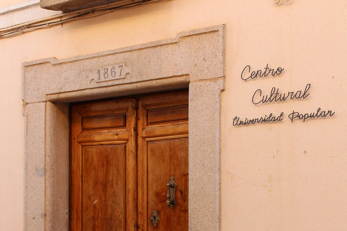 Portada principal del Centro Cultural de Guareña.