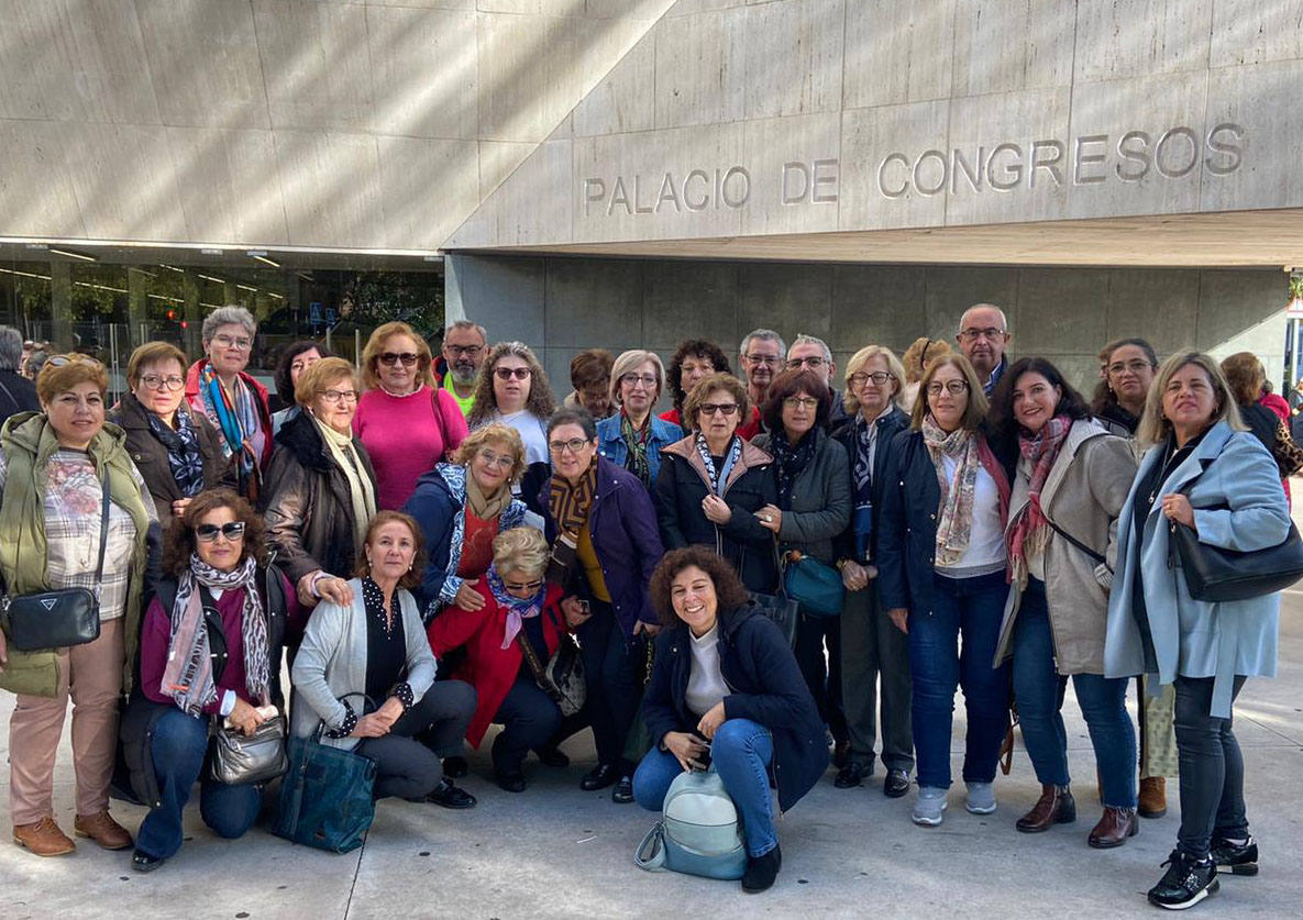 Clubes de lectura de la biblioteca Eugenio Frutos asisten al Encuentro con Paloma Sánchez-Garnica