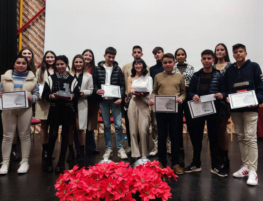 15 alumnos y estudiantes reciben Premios a los Mejores Expedientes Académicos