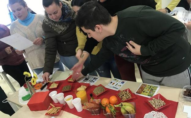 Un taller de salud celebrado en Herrera del Duque resuelve dudas sobre alimentación saludable