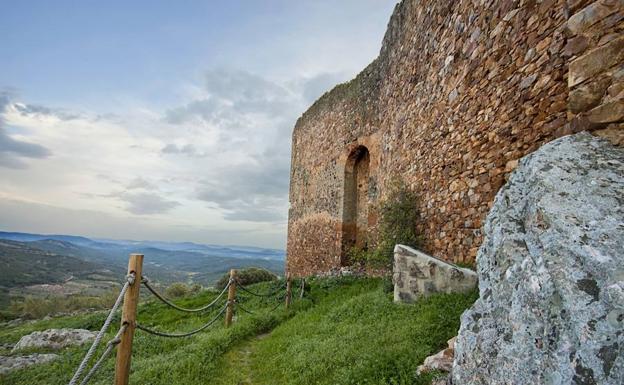 El castillo de Herrera del Duque abre en Semana Santa tras ser rehabilitado