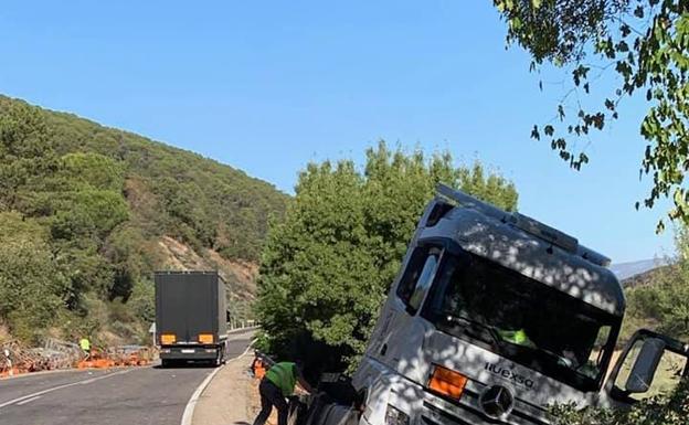 Un nuevo siniestro en la N-430 deja bombonas de butano esparcidas por la vía
