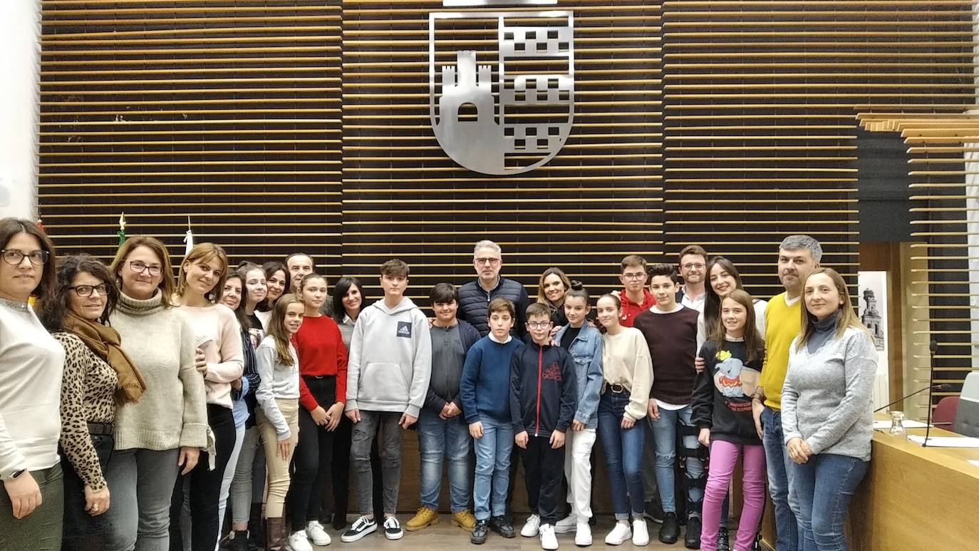 Los niños de Herrera del Duque «toman» el pleno de la corporación municipal