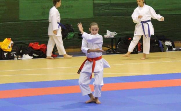 La herrereña Elena Sanz Romero tercera de España en el Campeonato nacional de karate cadete, junior y Sub 21