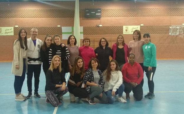 El sábado 30 de noviembre tuvo lugar un taller de autoprotección personal para mujeres
