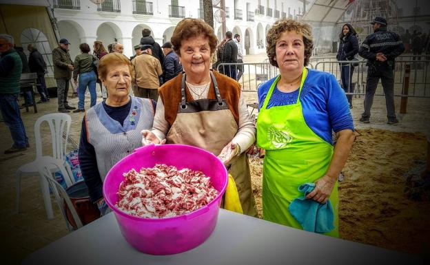 La Plaza de España de Herrera del Duque se convierte en una referencia, promocionando los mejores productos de La Siberia extremeña