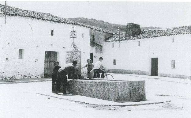Una fotografía de la fuente de la Encalá, la ganadora del concurso de fotografías antiguas