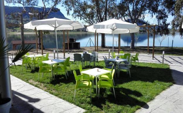 El arrendamiento del Club náutico del Espolón sale a concurso