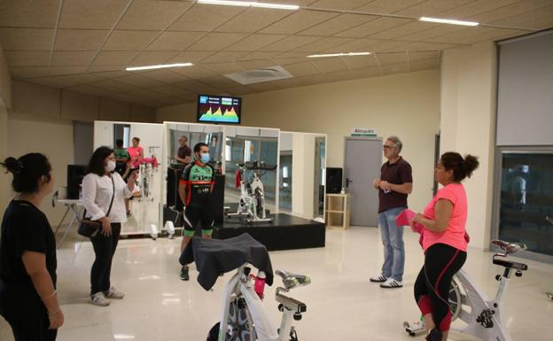 El Alcalde de Herrera del Duque visita las instalaciones deportivas después del confinamiento