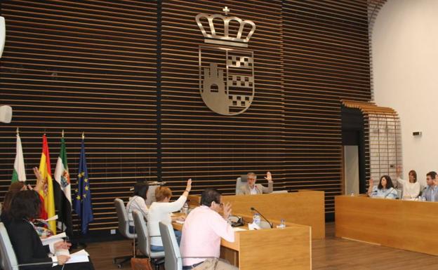Herrera del Duque celebra su primer pleno de forma presencial después del confinamiento