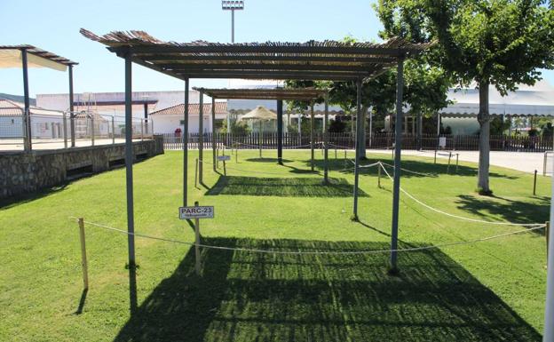El Ayuntamiento de Herrera del Duque abrirá la piscina y la playa de Peloche con parcelas y reserva previa