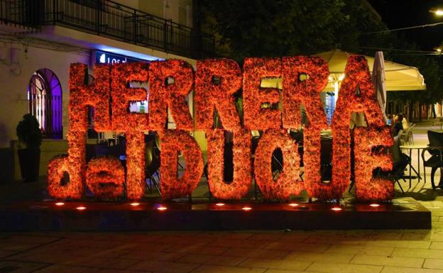 Herrera del Duque se suma a la campaña de apoyo a la Seguridad del Paciente tiñendose de naranja