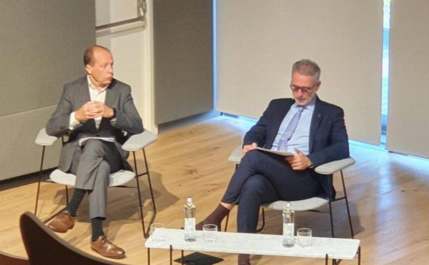 El alcalde de Herrera mantiene un encuentro en Madrid con representantes empresariales de primeras marcas