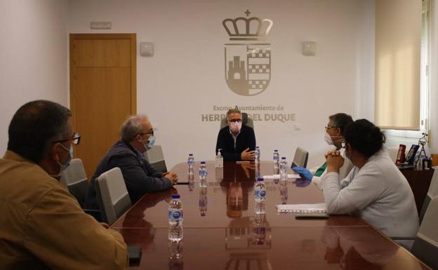 Los alcaldes de la zona de salud de Herrera del Duque se reúnen para analizar la situación