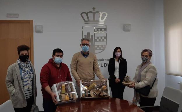 La recién creada Asociación Productores de la Siberia es recibida por el alcalde de Herrera del Duque