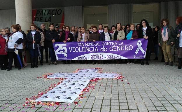 Herrera del Duque celebra el Día Internacional de la Eliminación de la Violencia contra la Mujer
