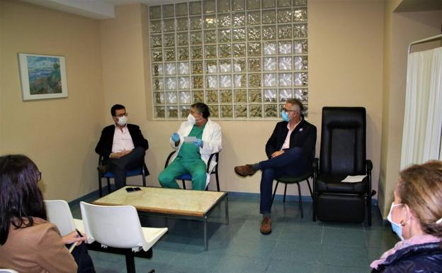 El Gerente del Área de Salud Don Benito-Villanueva de la Serena, Javier Valadés anuncia que se vuelven a las consultas presenciales del 50%-70%
