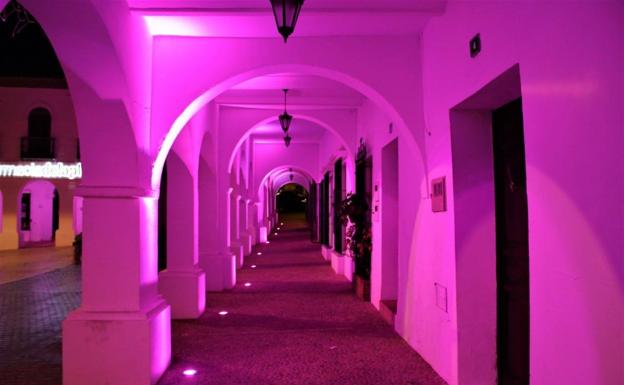 Herrera del Duque se viste de morado como reivindicación al Día internacional de la Eliminación de la violencia contra la Mujer