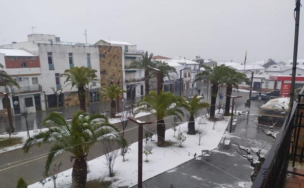 Herrera del Duque amanece nevado
