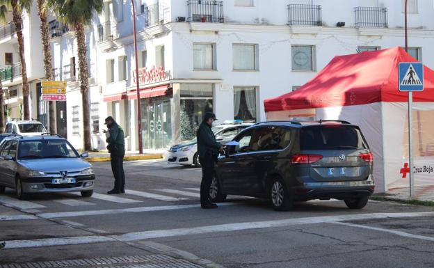 La Guardia Civil controla los accesos a Herrera del Duque