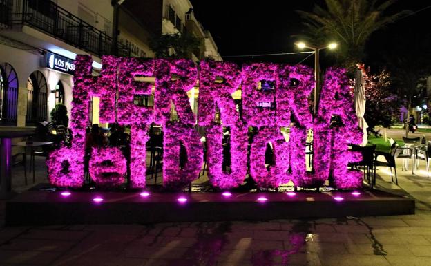 Herrera se viste de color púrpura en el Día de la enfermedad de Huntington