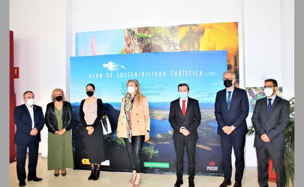 Saturnino Alcázar: «El Plan de Sostenibilidad Turística va a poner en valor el rico patrimonio natural, cultural y paisajístico de La Siberia»