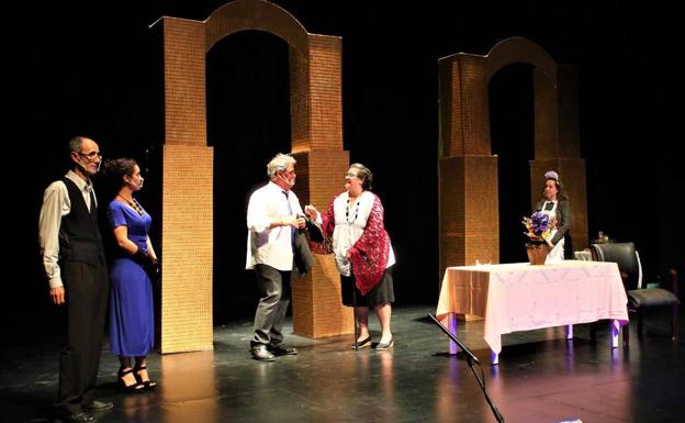 Representada en Herrera del Duque «Los árboles mueren de pie»