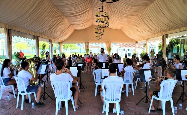 La Happy Band de la Escuela Municipal de Música de Herrera celebra su primer concierto