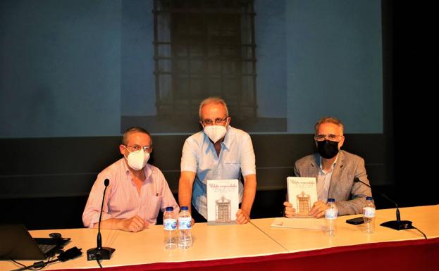 Presentado el libro «Relatos emparedados de Herrera del Duque y el Vizcondado de la Puebla de Alcocer (S. XVI-XIX) de Juan Rodríguez Pastor
