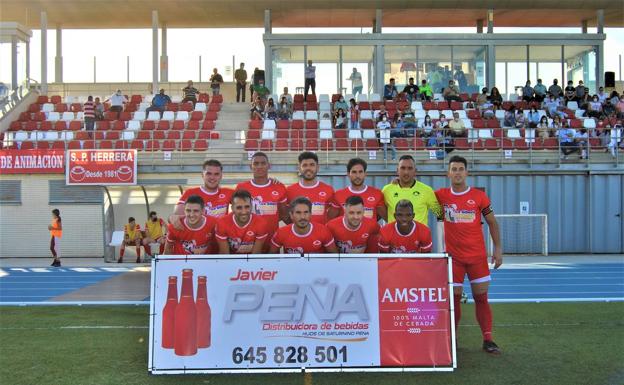 Los miembros de la SP de Fútbol y de Kárate ya lucen las camisetas contra las violencias machistas