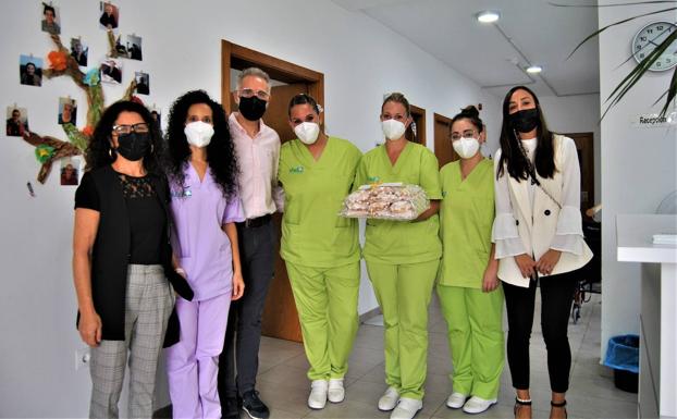 El alcalde de Herrera del Duque visita a las personas mayores de la residencia y del Centro Terapéutico de AFAD