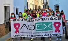 Herrera del Duque se tiñó de rosa en la Marcha Solidaria contra el Cáncer