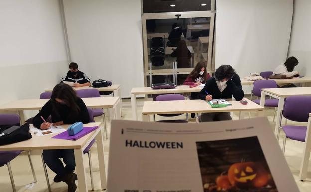 El Centro Local de Idiomas de Herrera del Duque celebra Halloween
