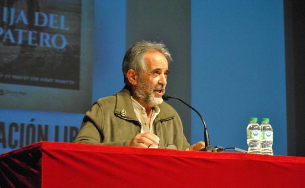 Presentado en Herrera del Duque el libro «La Hija del Zapatero» de Fernando Romero